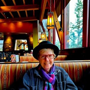 Meet your Posher, Elizabeth